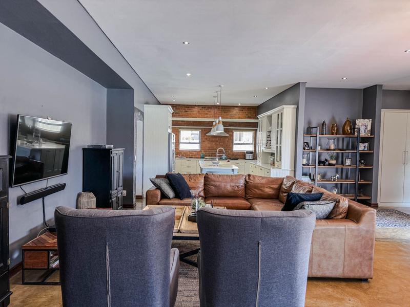 LUXURIOUS FAMILY LIVING WITH SPACE, STYLE & ENTERTAINMENT