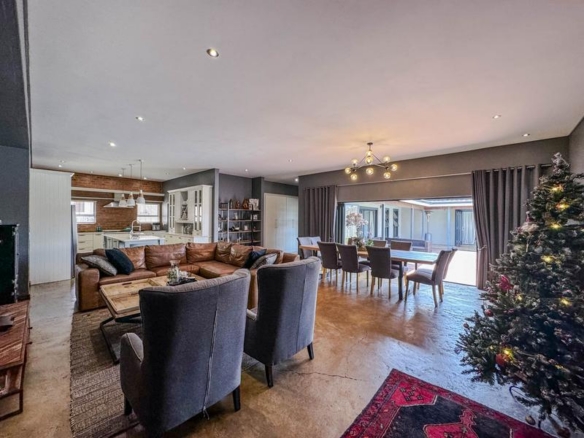 LUXURIOUS FAMILY LIVING WITH SPACE, STYLE & ENTERTAINMENT