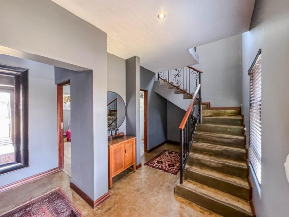 LUXURIOUS FAMILY LIVING WITH SPACE, STYLE & ENTERTAINMENT