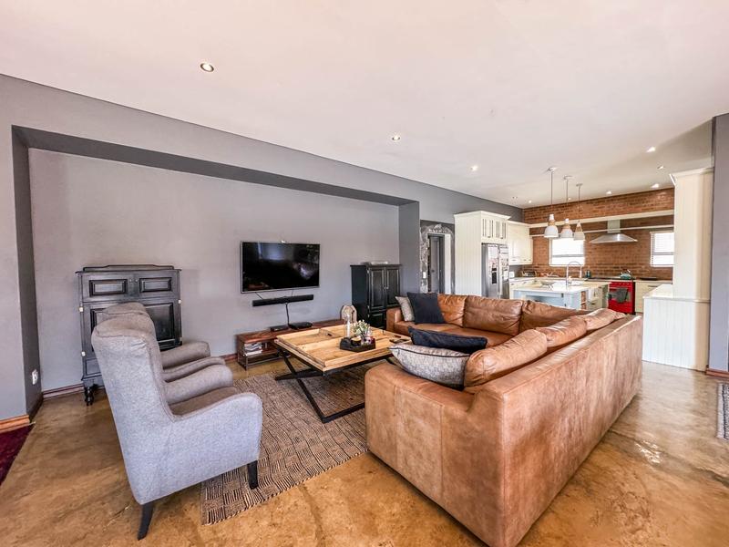 LUXURIOUS FAMILY LIVING WITH SPACE, STYLE & ENTERTAINMENT