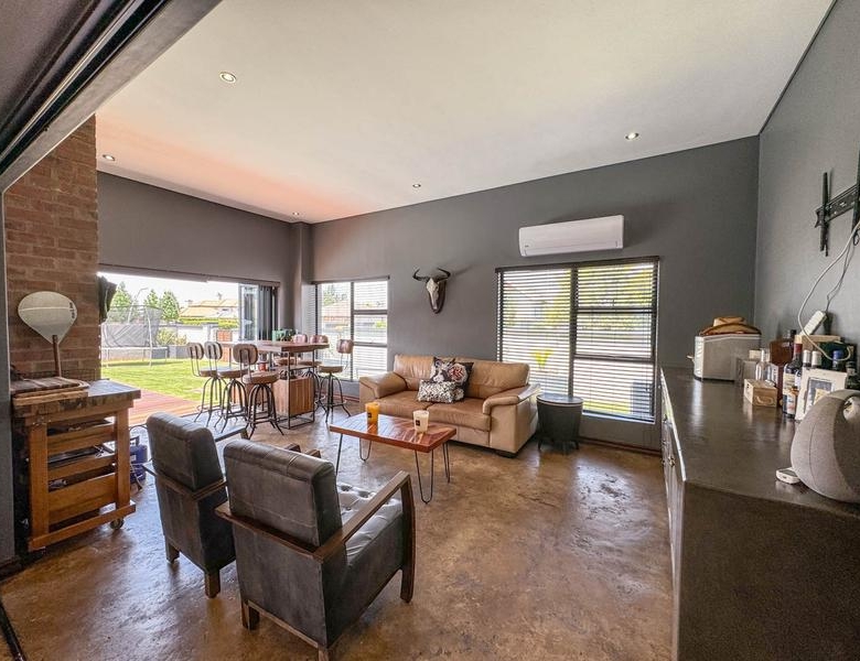 LUXURIOUS FAMILY LIVING WITH SPACE, STYLE & ENTERTAINMENT