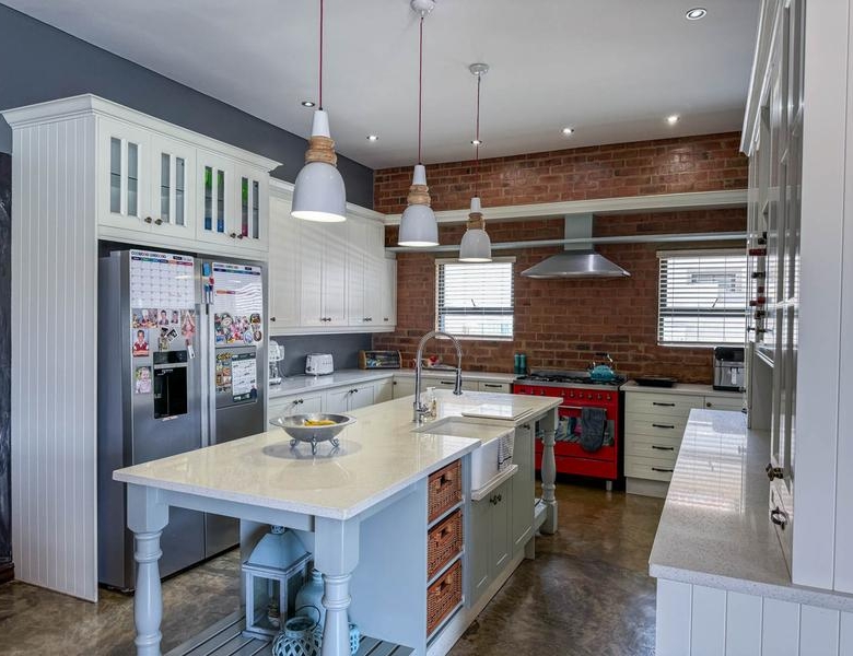 LUXURIOUS FAMILY LIVING WITH SPACE, STYLE & ENTERTAINMENT