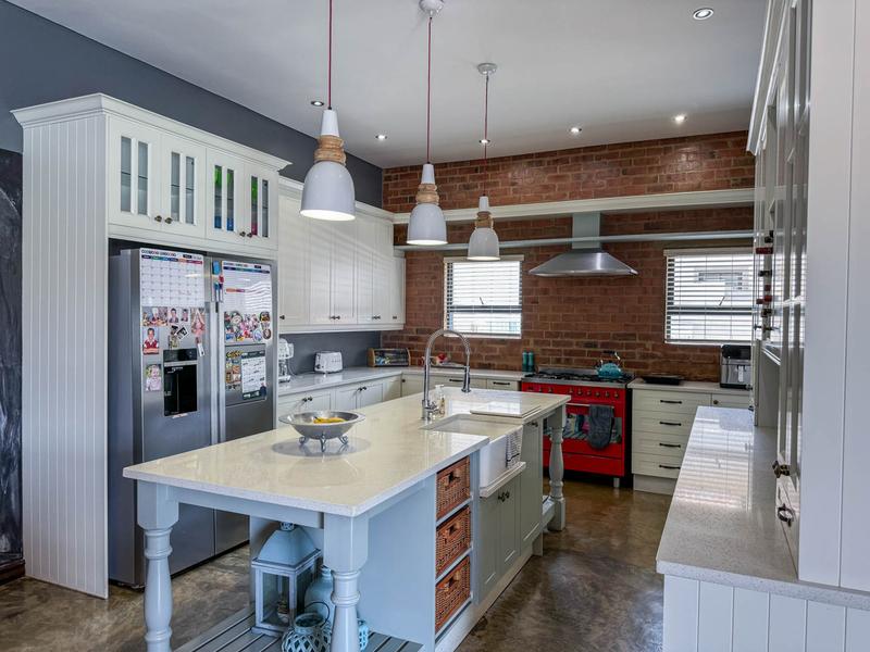 LUXURIOUS FAMILY LIVING WITH SPACE, STYLE & ENTERTAINMENT