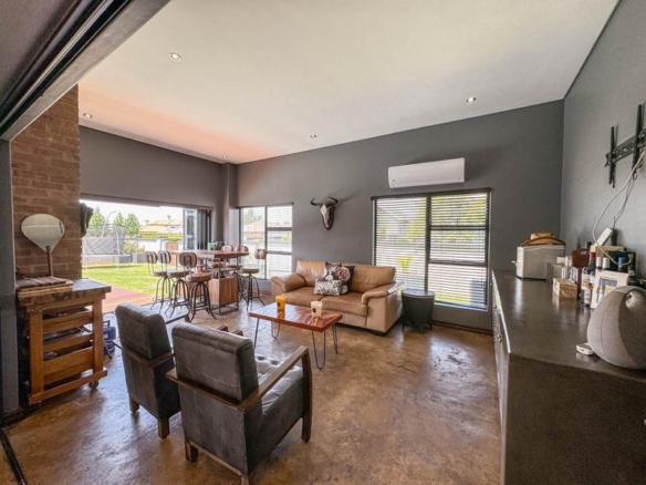 LUXURIOUS FAMILY LIVING WITH SPACE, STYLE & ENTERTAINMENT