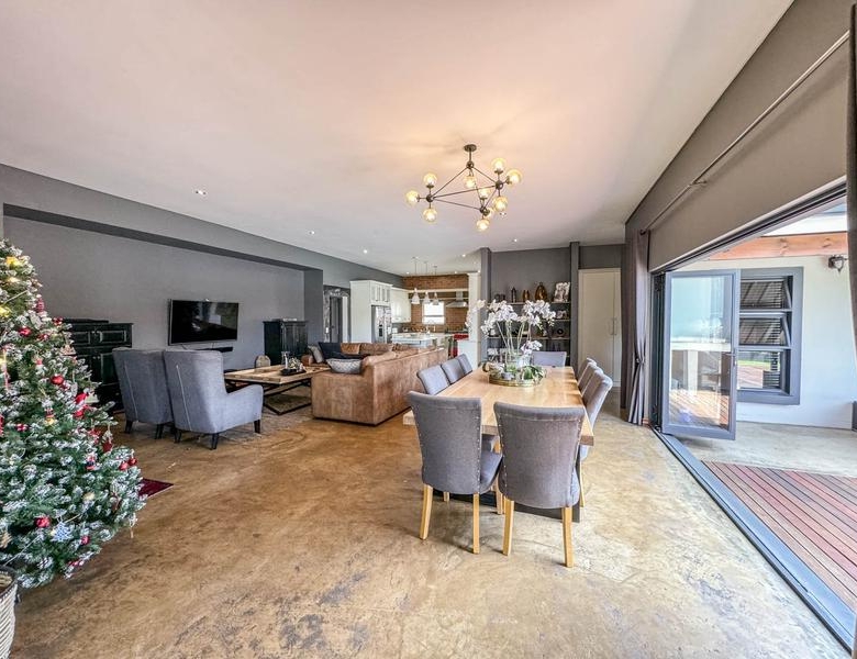 LUXURIOUS FAMILY LIVING WITH SPACE, STYLE & ENTERTAINMENT
