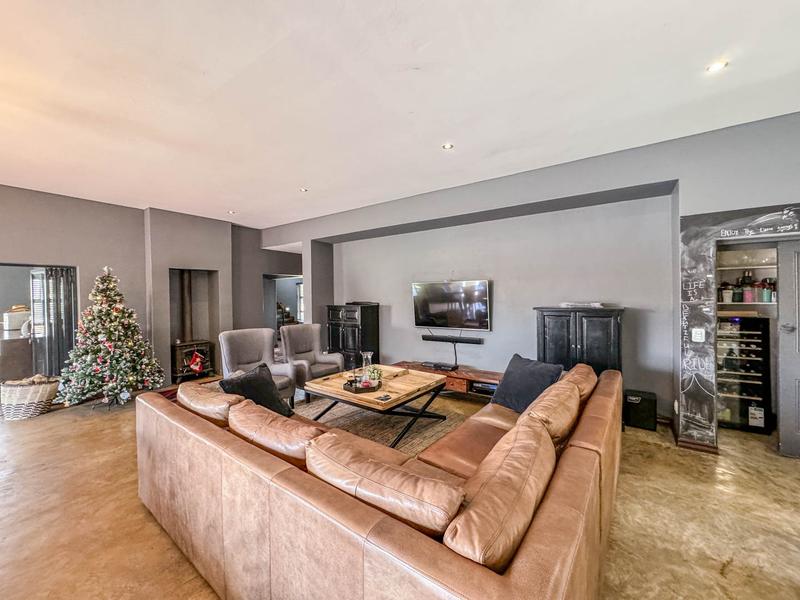 LUXURIOUS FAMILY LIVING WITH SPACE, STYLE & ENTERTAINMENT