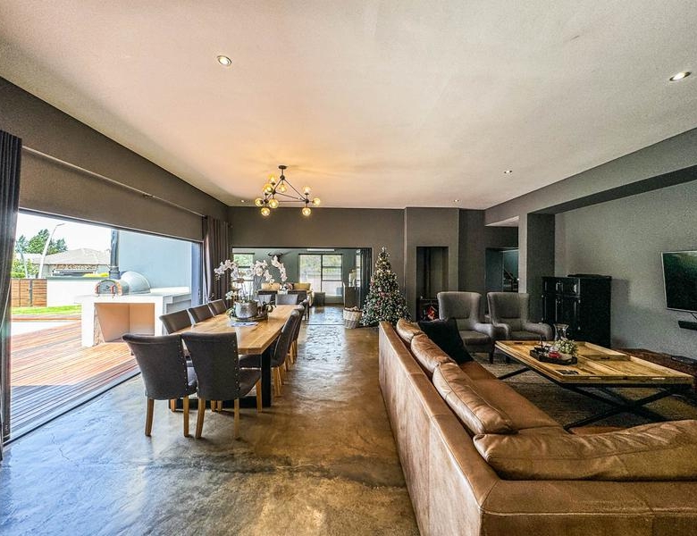 LUXURIOUS FAMILY LIVING WITH SPACE, STYLE & ENTERTAINMENT