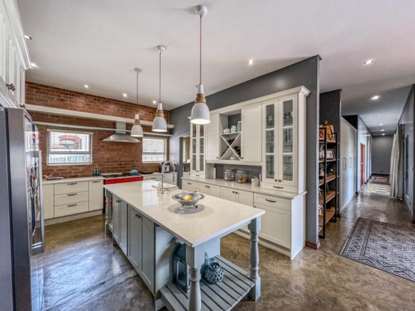 LUXURIOUS FAMILY LIVING WITH SPACE, STYLE & ENTERTAINMENT