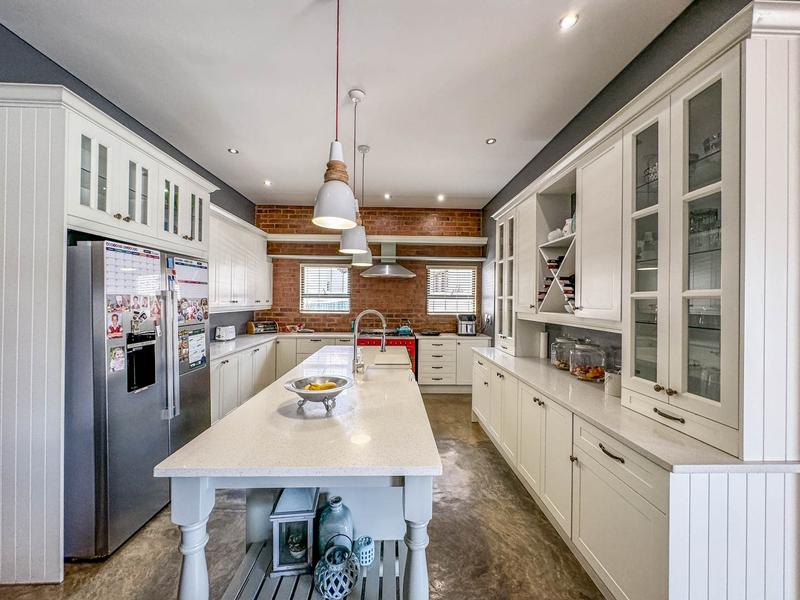 LUXURIOUS FAMILY LIVING WITH SPACE, STYLE & ENTERTAINMENT
