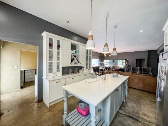 LUXURIOUS FAMILY LIVING WITH SPACE, STYLE & ENTERTAINMENT