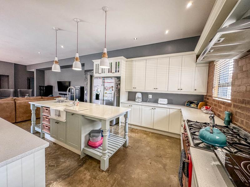 LUXURIOUS FAMILY LIVING WITH SPACE, STYLE & ENTERTAINMENT