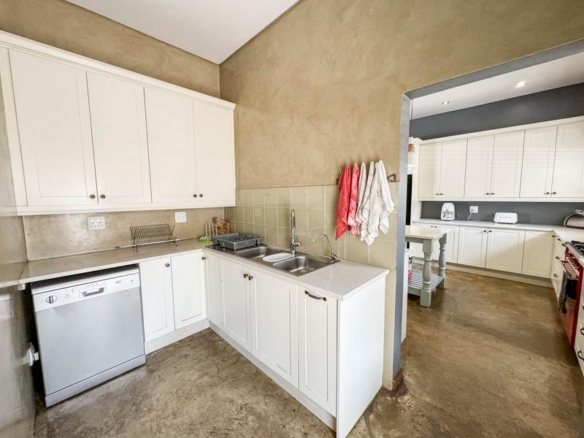 LUXURIOUS FAMILY LIVING WITH SPACE, STYLE & ENTERTAINMENT