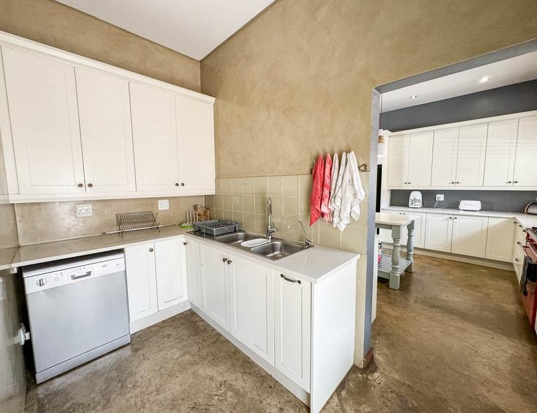 LUXURIOUS FAMILY LIVING WITH SPACE, STYLE & ENTERTAINMENT