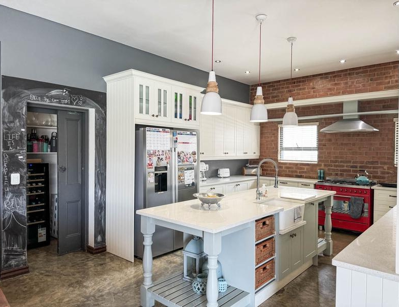 LUXURIOUS FAMILY LIVING WITH SPACE, STYLE & ENTERTAINMENT