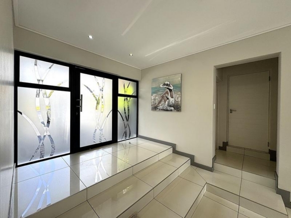 RENT A LUXURIOUS FAMILY LIVING AT ITS FINEST IN MIDSTREAM RIDGE