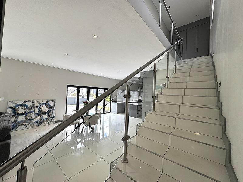 RENT A LUXURIOUS FAMILY LIVING AT ITS FINEST IN MIDSTREAM RIDGE