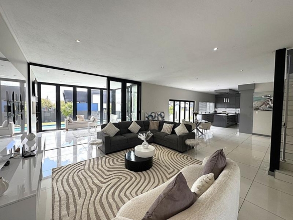 RENT A LUXURIOUS FAMILY LIVING AT ITS FINEST IN MIDSTREAM RIDGE