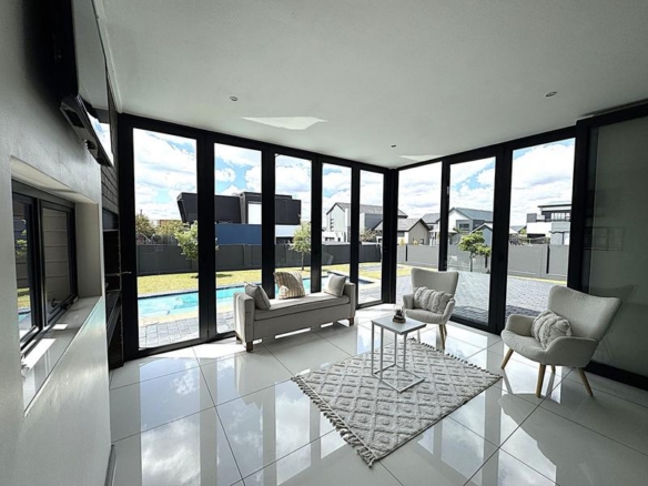 RENT A LUXURIOUS FAMILY LIVING AT ITS FINEST IN MIDSTREAM RIDGE