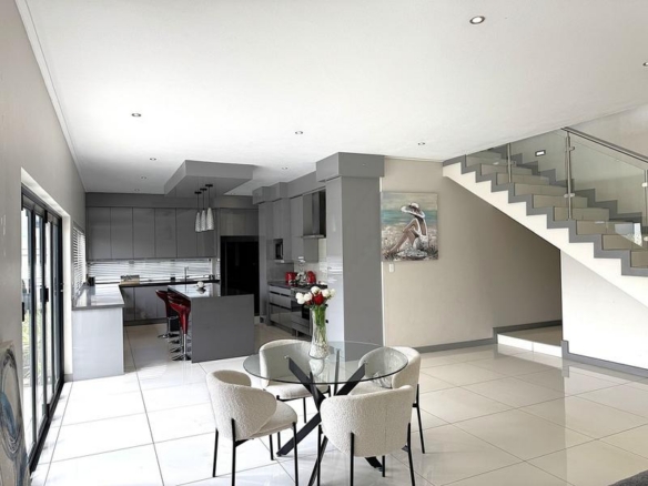 RENT A LUXURIOUS FAMILY LIVING AT ITS FINEST IN MIDSTREAM RIDGE