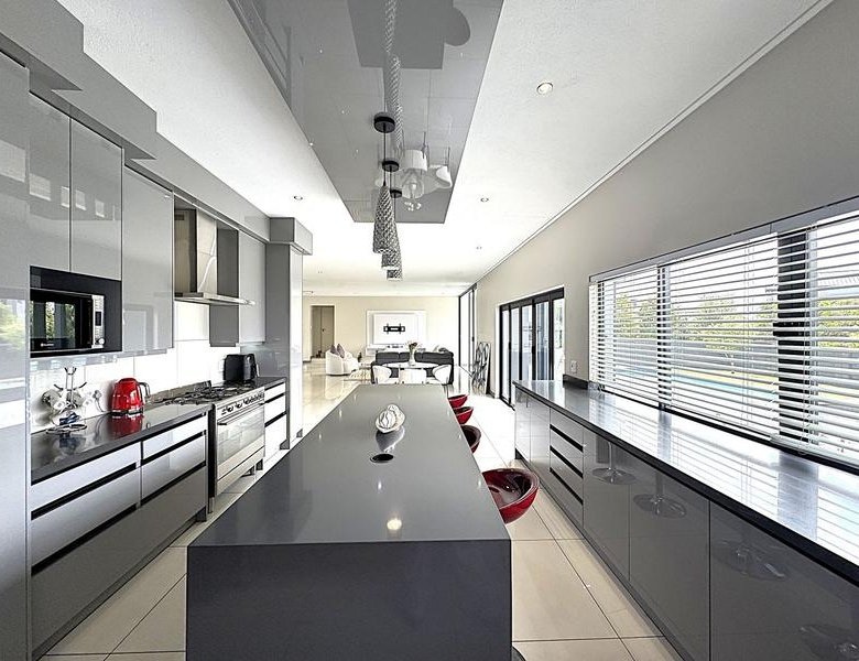 RENT A LUXURIOUS FAMILY LIVING AT ITS FINEST IN MIDSTREAM RIDGE
