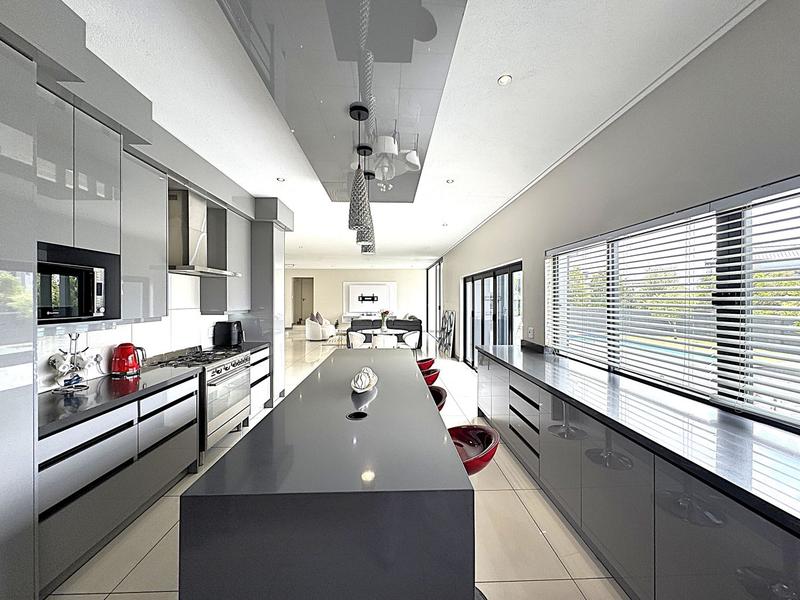 RENT A LUXURIOUS FAMILY LIVING AT ITS FINEST IN MIDSTREAM RIDGE