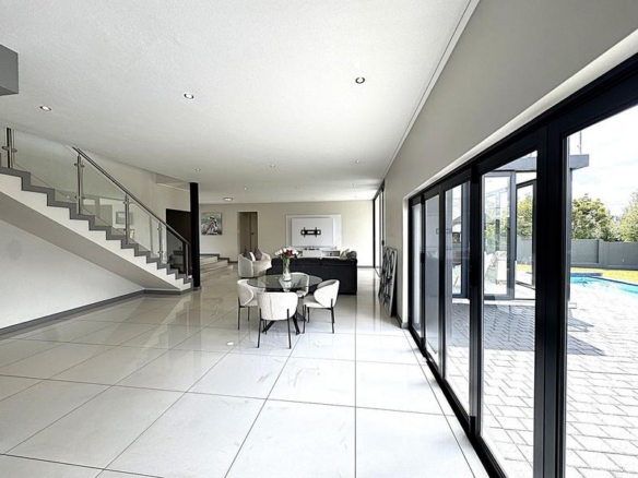 RENT A LUXURIOUS FAMILY LIVING AT ITS FINEST IN MIDSTREAM RIDGE