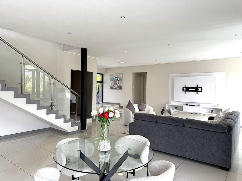 RENT A LUXURIOUS FAMILY LIVING AT ITS FINEST IN MIDSTREAM RIDGE