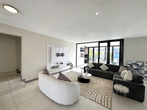 RENT A LUXURIOUS FAMILY LIVING AT ITS FINEST IN MIDSTREAM RIDGE
