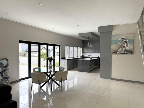 RENT A LUXURIOUS FAMILY LIVING AT ITS FINEST IN MIDSTREAM RIDGE