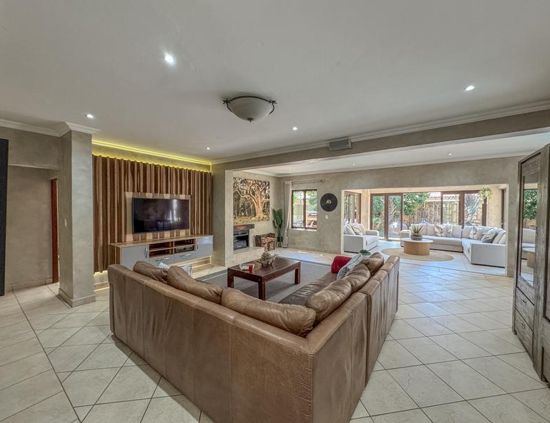 EXCLUSIVE MANDATE | Executive Family Home in Old Midstream Estate