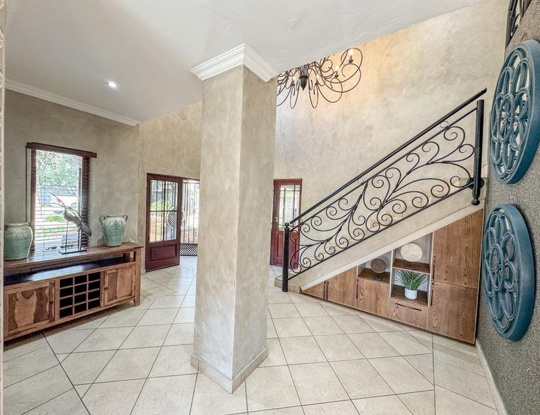EXCLUSIVE MANDATE | Executive Family Home in Old Midstream Estate