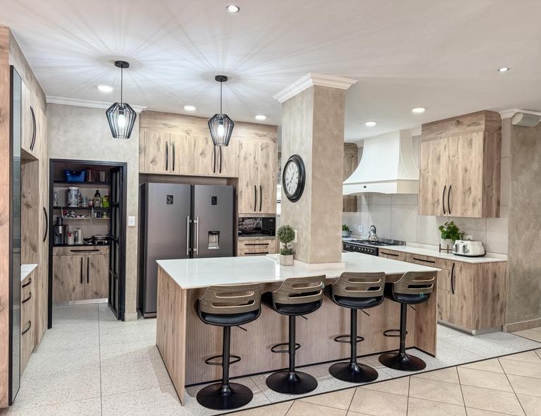 EXCLUSIVE MANDATE | Executive Family Home in Old Midstream Estate