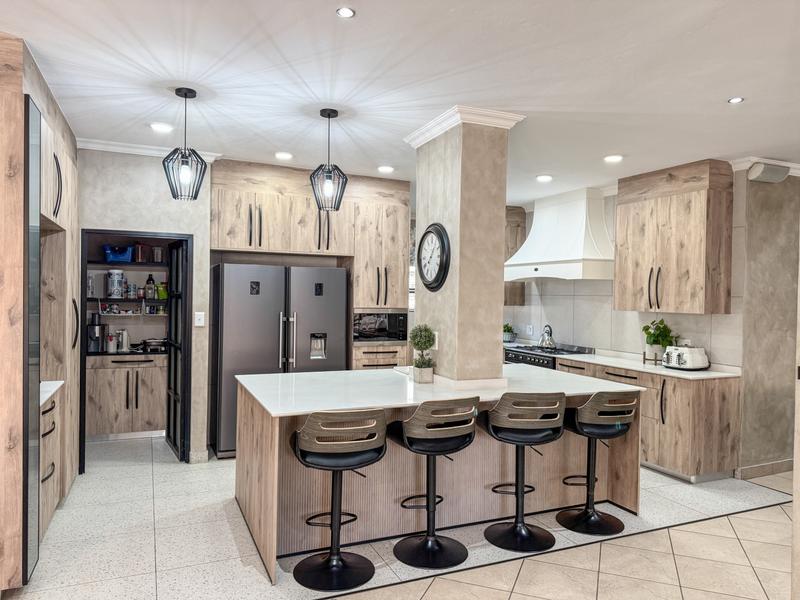 EXCLUSIVE MANDATE | Executive Family Home in Old Midstream Estate