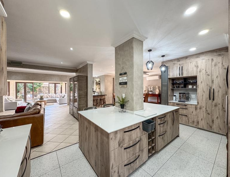 EXCLUSIVE MANDATE | Executive Family Home in Old Midstream Estate
