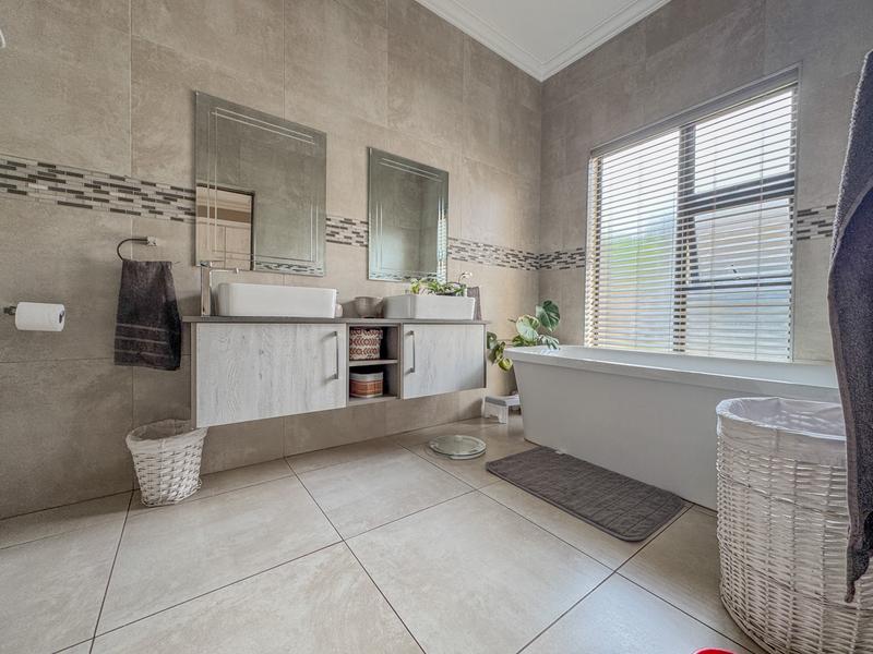 MODERN LIVING WITH QUALITY FINISHES – PRIVATE & SECURE!