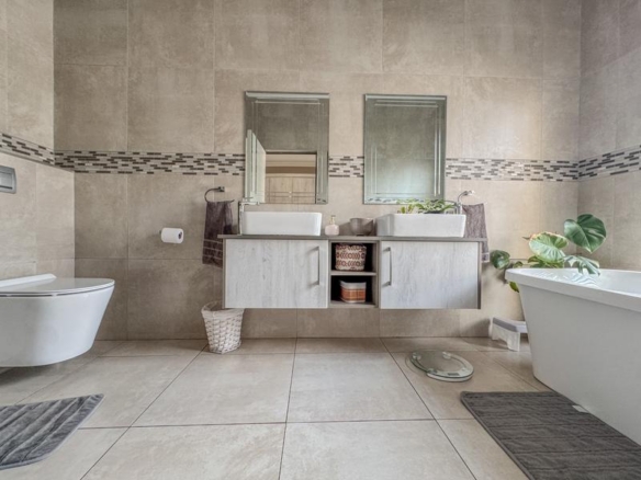MODERN LIVING WITH QUALITY FINISHES – PRIVATE & SECURE!