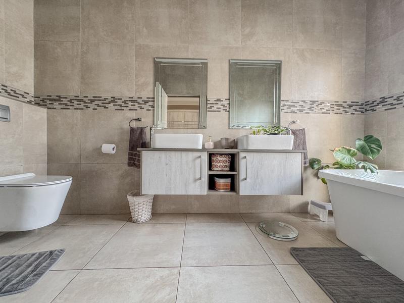 MODERN LIVING WITH QUALITY FINISHES – PRIVATE & SECURE!