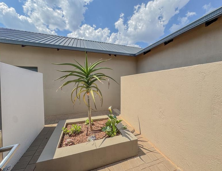 MODERN LIVING WITH QUALITY FINISHES – PRIVATE & SECURE!