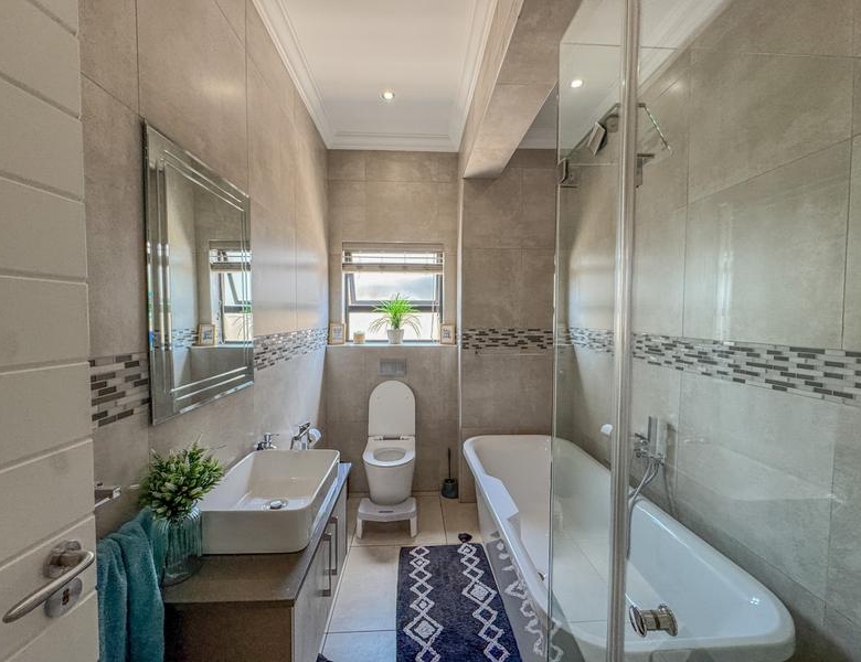 MODERN LIVING WITH QUALITY FINISHES – PRIVATE & SECURE!