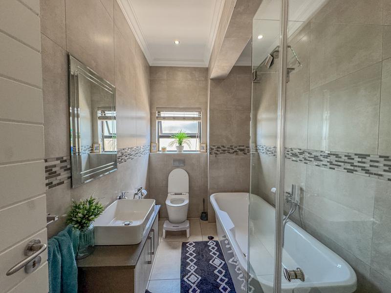 MODERN LIVING WITH QUALITY FINISHES – PRIVATE & SECURE!