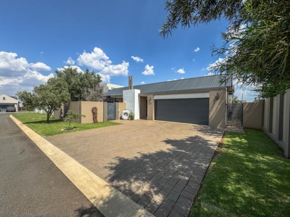 MODERN LIVING WITH QUALITY FINISHES – PRIVATE & SECURE!