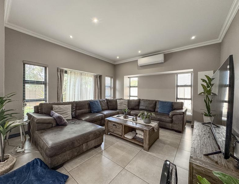 MODERN LIVING WITH QUALITY FINISHES – PRIVATE & SECURE!