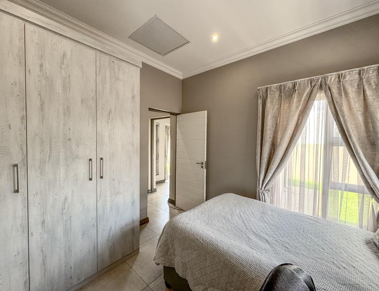 MODERN LIVING WITH QUALITY FINISHES – PRIVATE & SECURE!
