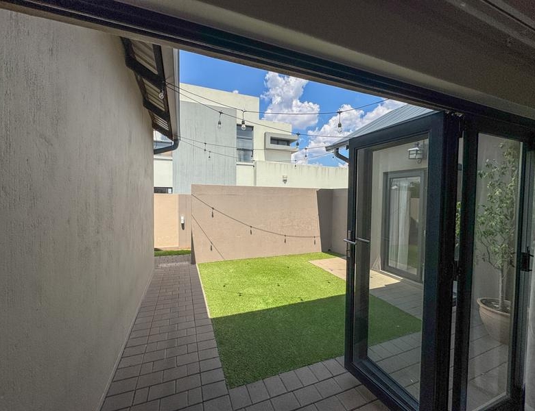 MODERN LIVING WITH QUALITY FINISHES – PRIVATE & SECURE!