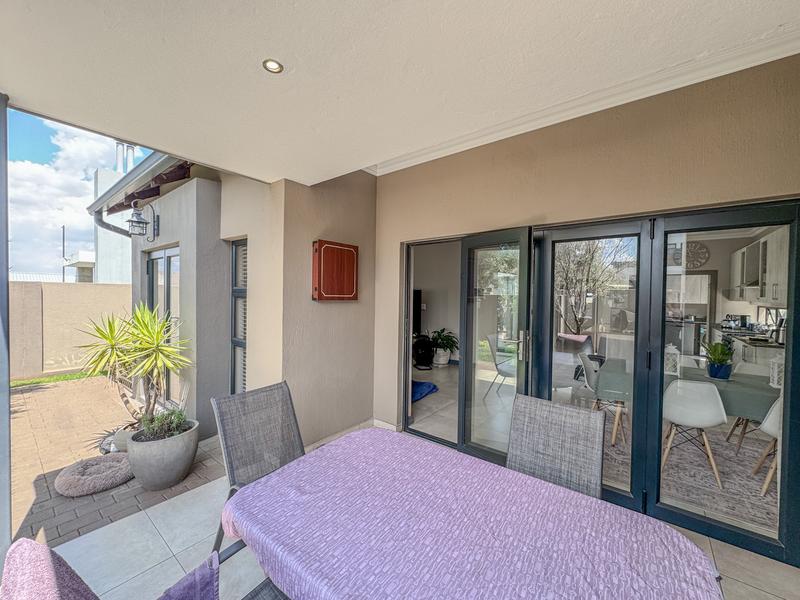 MODERN LIVING WITH QUALITY FINISHES – PRIVATE & SECURE!