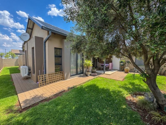 MODERN LIVING WITH QUALITY FINISHES – PRIVATE & SECURE!