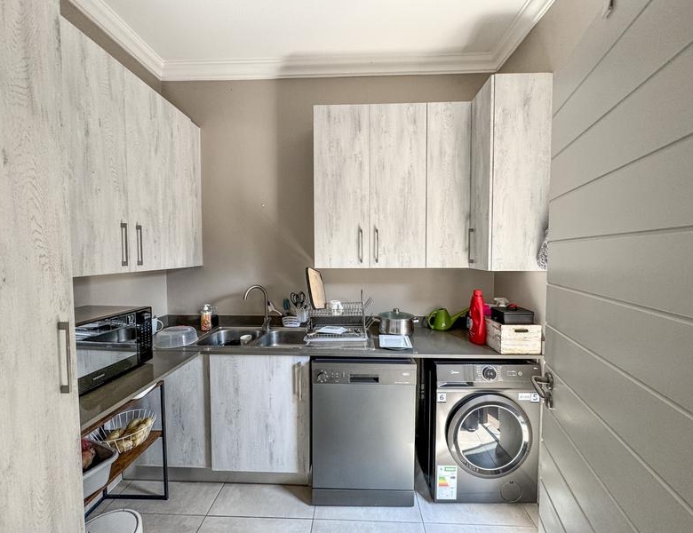 MODERN LIVING WITH QUALITY FINISHES – PRIVATE & SECURE!
