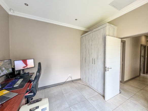 MODERN LIVING WITH QUALITY FINISHES – PRIVATE & SECURE!