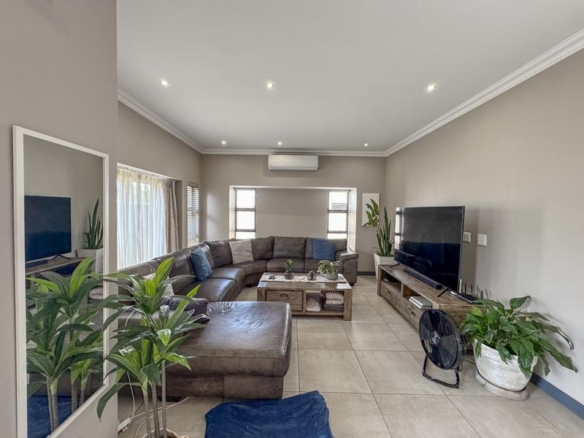MODERN LIVING WITH QUALITY FINISHES – PRIVATE & SECURE!