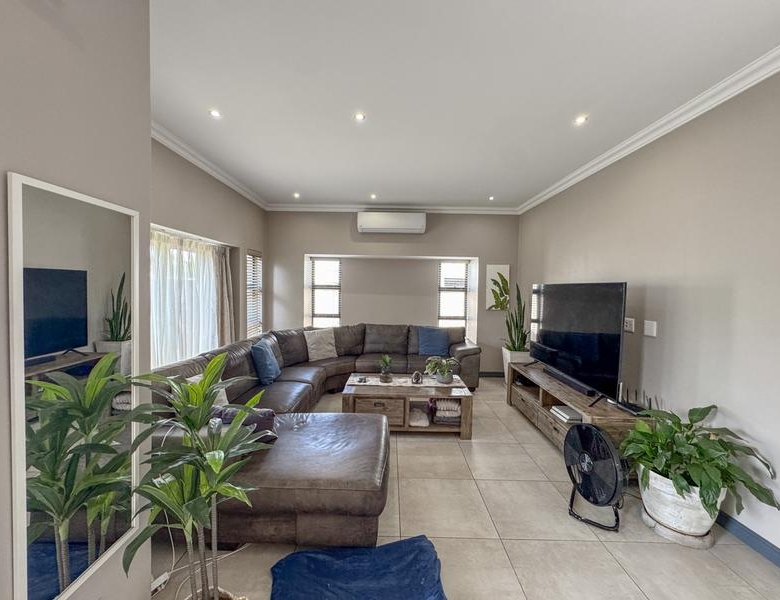 MODERN LIVING WITH QUALITY FINISHES – PRIVATE & SECURE!